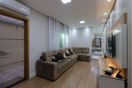 Casa à venda com 145m², 2 quartos e 2 vagasSala