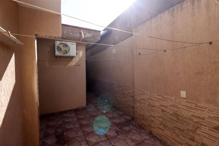 Casa à venda com 145m², 2 quartos e 2 vagasQuintal