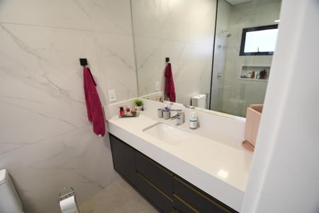 Casa de condomínio à venda com 229m², 3 quartos e 4 vagasBanheiro do Quarto 3