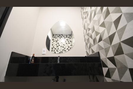 Casa de condomínio à venda com 229m², 3 quartos e 4 vagasBanheiro de serviço