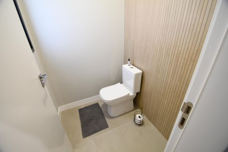 Casa de condomínio à venda com 229m², 3 quartos e 4 vagasLavabo