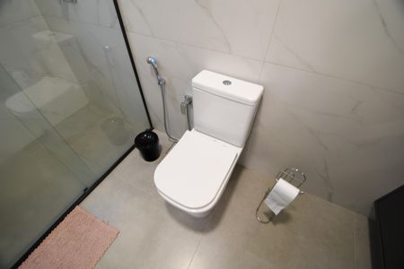 Casa de condomínio à venda com 229m², 3 quartos e 4 vagasBanheiro do Quarto 3