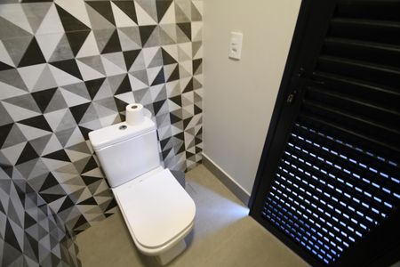 Casa de condomínio à venda com 229m², 3 quartos e 4 vagasBanheiro de serviço