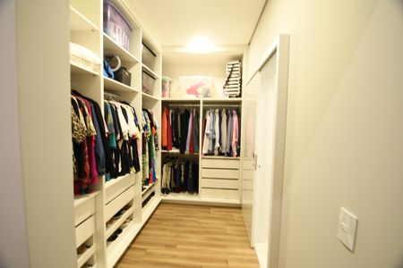 Casa de condomínio à venda com 229m², 3 quartos e 4 vagasQuarto Suíte 3 - Closet