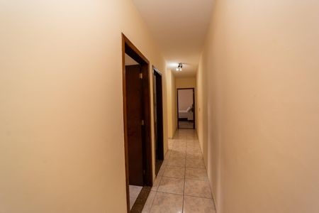 Casa à venda com 160m², 3 quartos e 3 vagas Casa à venda com 160m², 3 quartos e 3 vagasCorredor