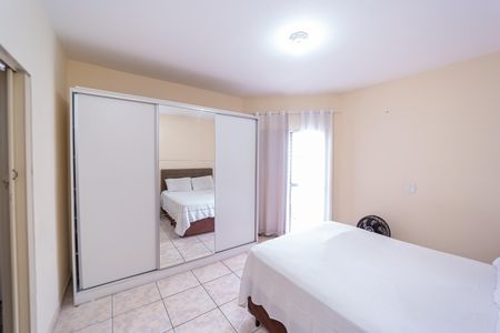 Casa à venda com 160m², 3 quartos e 3 vagas Casa à venda com 160m², 3 quartos e 3 vagasSuí