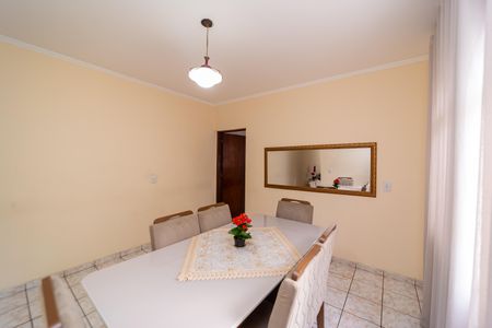 Casa à venda com 160m², 3 quartos e 3 vagas Casa à venda com 160m², 3 quartos e 3 vagasCopa