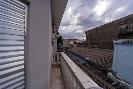 Casa à venda com 160m², 3 quartos e 3 vagas Casa à venda com 160m², 3 quartos e 3 vagasVaranda