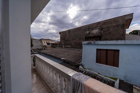 Casa à venda com 160m², 3 quartos e 3 vagas Casa à venda com 160m², 3 quartos e 3 vagasVaranda