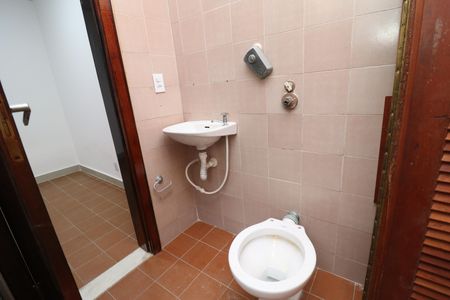 Casa para alugar com 503m², 3 quartos e 2 vagasBanheiro de serviço