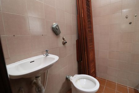 Casa para alugar com 503m², 3 quartos e 2 vagasBanheiro de serviço