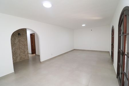 Sala de casa para alugar com 3 quartos, 503m² em Jardim Guanabara, Rio de Janeiro