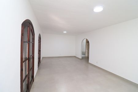 Casa para alugar com 503m², 3 quartos e 2 vagasSala