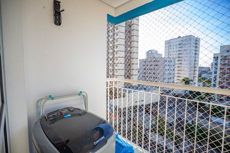 Apartamento à venda com 56m², 3 quartos e 1 vaga Apartamento à venda com 56m², 3 quartos e 1 vagaVaranda da sala