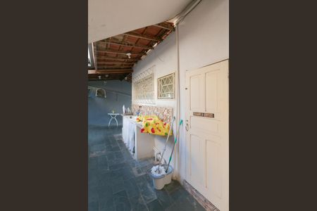 Casa à venda com 180m², 3 quartos e 1 vagaÁrea de Serviço