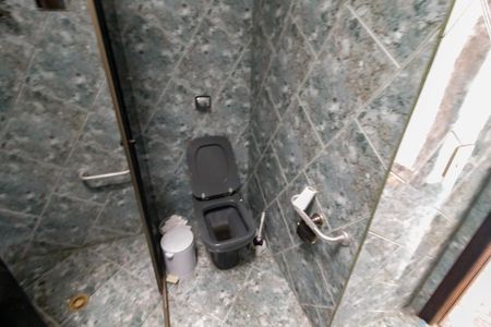 Casa à venda com 300m², 2 quartos e 6 vagas Casa à venda com 300m², 2 quartos e 6 vagasBanheiro