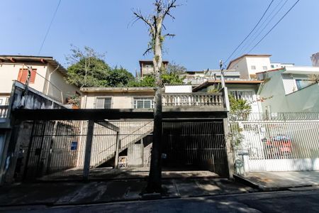 Casa à venda com 300m², 2 quartos e 6 vagas Casa à venda com 300m², 2 quartos e 6 vagasFachada