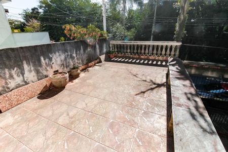 Casa à venda com 300m², 2 quartos e 6 vagas Casa à venda com 300m², 2 quartos e 6 vagasVaranda da Sala