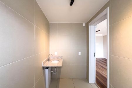 Banheiro de kitnet/studio para alugar com 1 quarto, 32m² em Vila Dom Pedro I, São Paulo