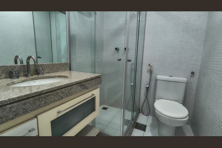 Apartamento à venda com 130m², 3 quartos e 2 vagas Apartamento à venda com 130m², 3 quartos e 2 vagasBanheiro da Suíte 1