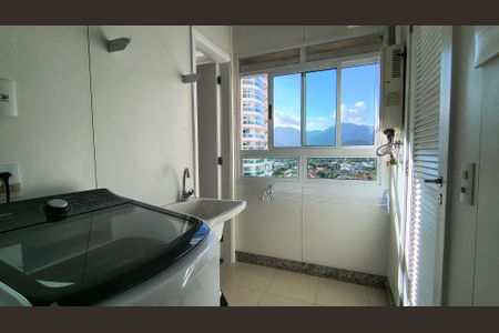 Apartamento à venda com 130m², 3 quartos e 2 vagas Apartamento à venda com 130m², 3 quartos e 2 vagasCozinha e Área de Serviço