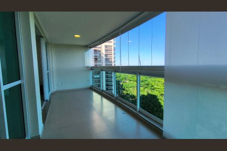 Apartamento à venda com 130m², 3 quartos e 2 vagas Apartamento à venda com 130m², 3 quartos e 2 vagasVaranda