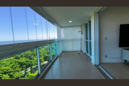 Apartamento à venda com 130m², 3 quartos e 2 vagas Apartamento à venda com 130m², 3 quartos e 2 vagasVaranda