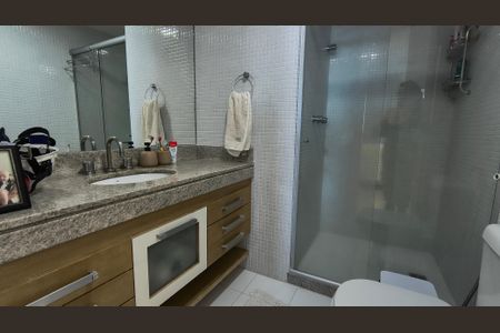 Apartamento à venda com 130m², 3 quartos e 2 vagas Apartamento à venda com 130m², 3 quartos e 2 vagasBanheiro da Suíte 2