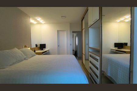 Apartamento à venda com 130m², 3 quartos e 2 vagas Apartamento à venda com 130m², 3 quartos e 2 vagasSuíte 2