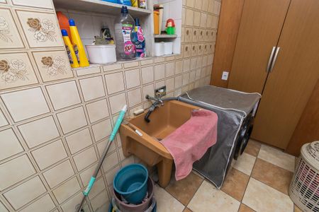 Casa para alugar com 320m², 4 quartos e 2 vagasÁrea de serviço