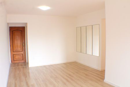 Apartamento à venda com 77m², 3 quartos e 2 vagasSala