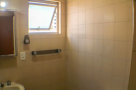 Apartamento à venda com 77m², 3 quartos e 2 vagasBanheiro Principal