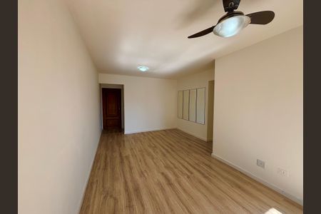 Apartamento à venda com 77m², 3 quartos e 2 vagasSala