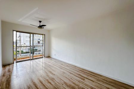 Apartamento à venda com 77m², 2 quartos e 2 vagasSala