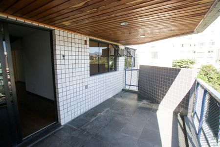 Apartamento à venda com 280m², 5 quartos e 2 vagas Apartamento à venda com 280m², 5 quartos e 2 vagasVista da Varanda