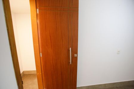 Apartamento à venda com 280m², 5 quartos e 2 vagas Apartamento à venda com 280m², 5 quartos e 2 vagasQuarto 3