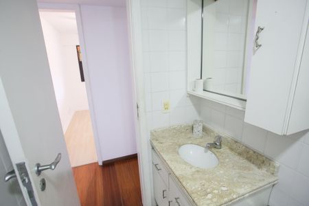 Apartamento à venda com 280m², 5 quartos e 2 vagas Apartamento à venda com 280m², 5 quartos e 2 vagasBanheiro da Suíte 2