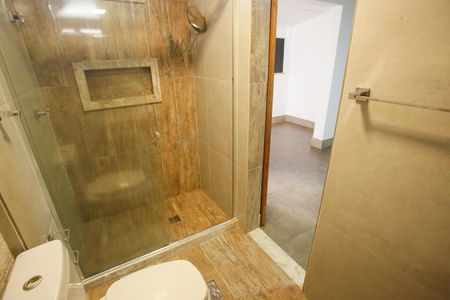 Apartamento à venda com 280m², 5 quartos e 2 vagas Apartamento à venda com 280m², 5 quartos e 2 vagasBanheiro 1