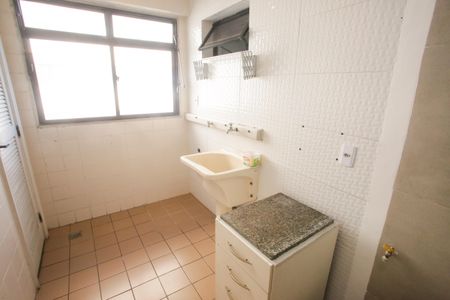 Apartamento à venda com 280m², 5 quartos e 2 vagas Apartamento à venda com 280m², 5 quartos e 2 vagasCozinha e Área de Serviço
