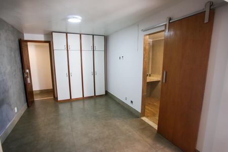 Apartamento à venda com 280m², 5 quartos e 2 vagas Apartamento à venda com 280m², 5 quartos e 2 vagasQuarto 2
