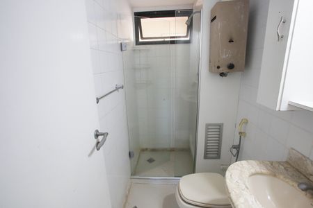 Apartamento à venda com 280m², 5 quartos e 2 vagas Apartamento à venda com 280m², 5 quartos e 2 vagasBanheiro da Suíte 1