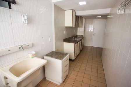 Apartamento à venda com 280m², 5 quartos e 2 vagas Apartamento à venda com 280m², 5 quartos e 2 vagasCozinha e Área de Serviço