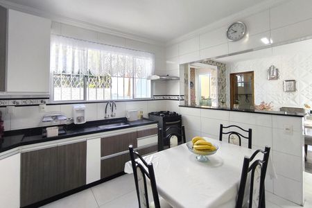 Casa à venda com 176m², 3 quartos e 3 vagasCozinha