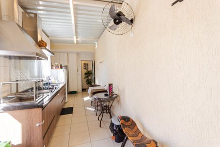 Apartamento à venda com 76m², 3 quartos e 1 vagaÁrea de Serviço