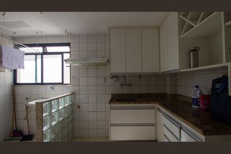 Apartamento para alugar com 110m², 2 quartos e 2 vagas Apartamento para alugar com 110m², 2 quartos e 2 vagasCozinha e Área de Serviço