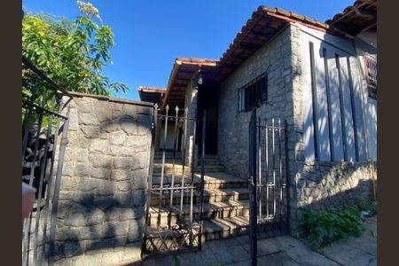 Casa à venda com 590m², 4 quartos e 3 vagasEntrada