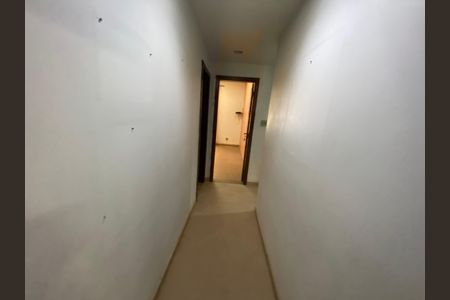 Casa à venda com 590m², 4 quartos e 3 vagasCorredor