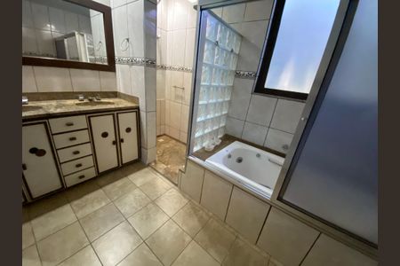 Casa à venda com 590m², 4 quartos e 3 vagasBanheiro da Suíte