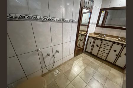 Casa à venda com 590m², 4 quartos e 3 vagasBanheiro da Suíte