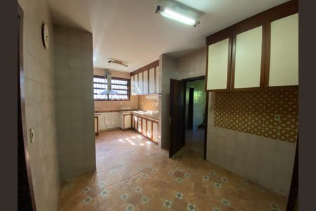 Casa à venda com 590m², 4 quartos e 3 vagasCozinha